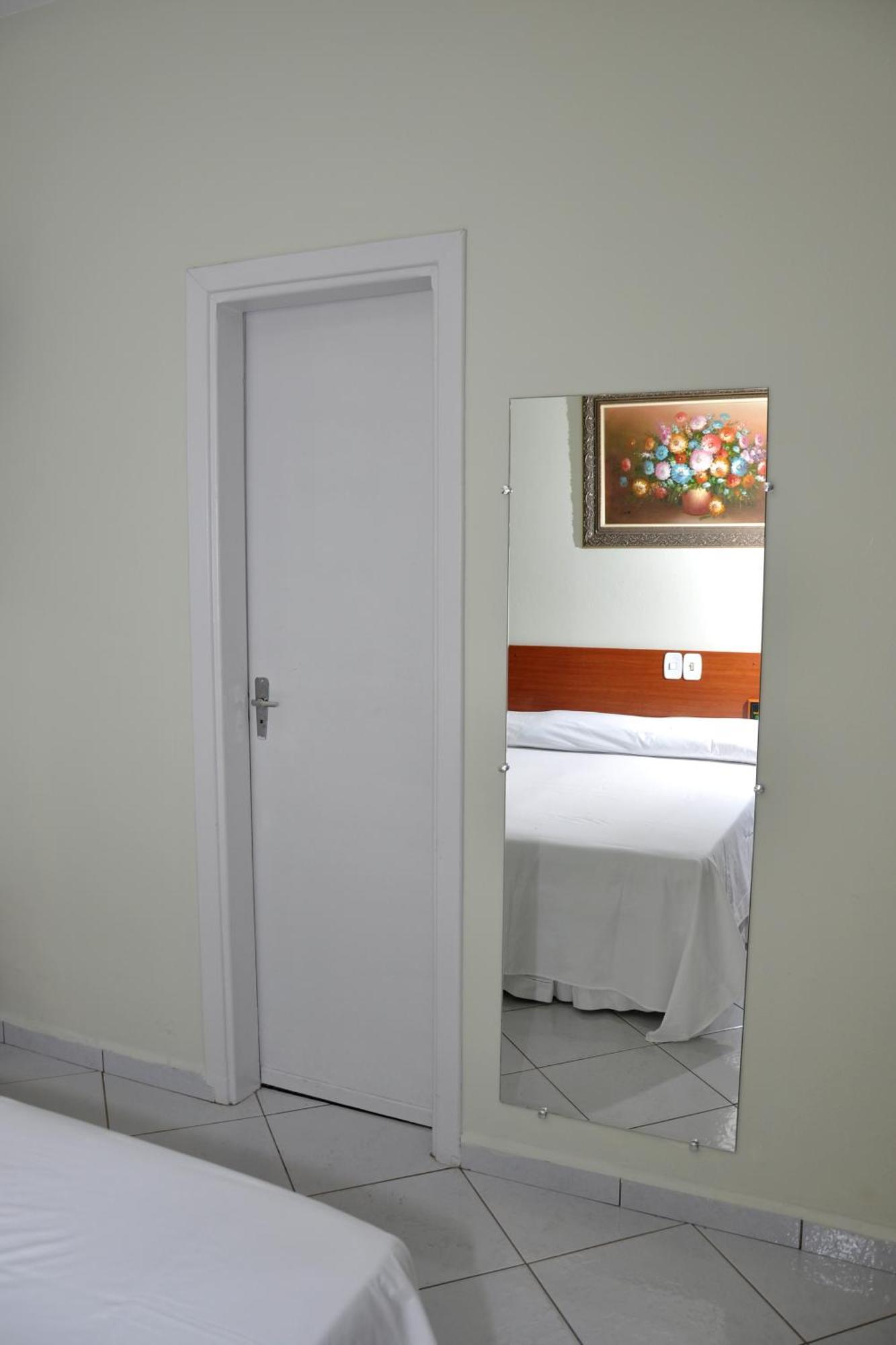 Hotel Carolina Plaza ウベラバ エクステリア 写真