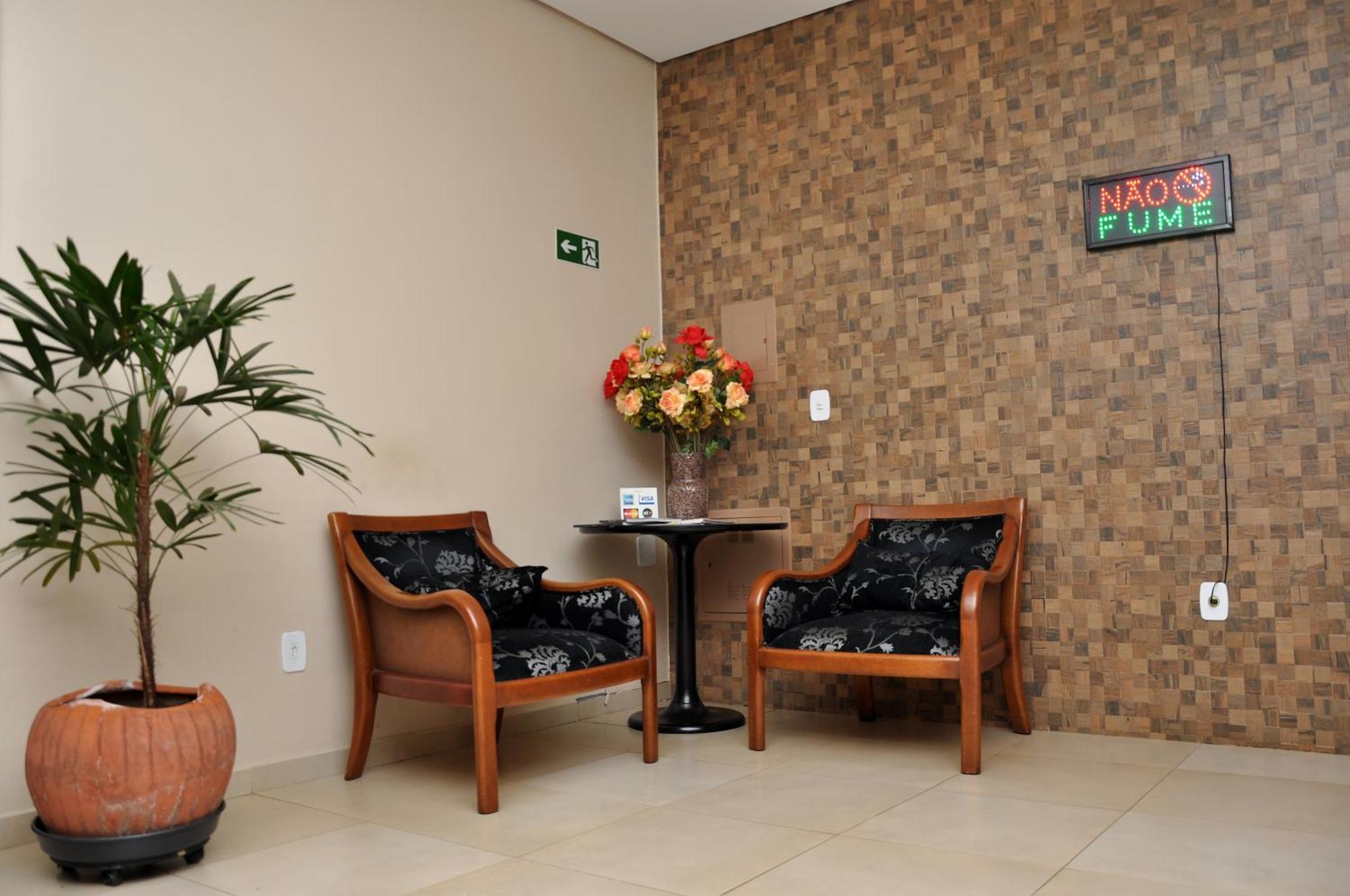 Hotel Carolina Plaza ウベラバ エクステリア 写真